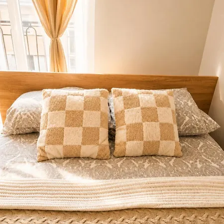 Comfortable Entire 2 Centre Parking Apartman *